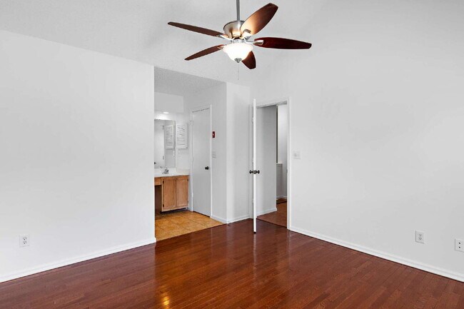 Building Photo - Updated condo-Brenneman Farms