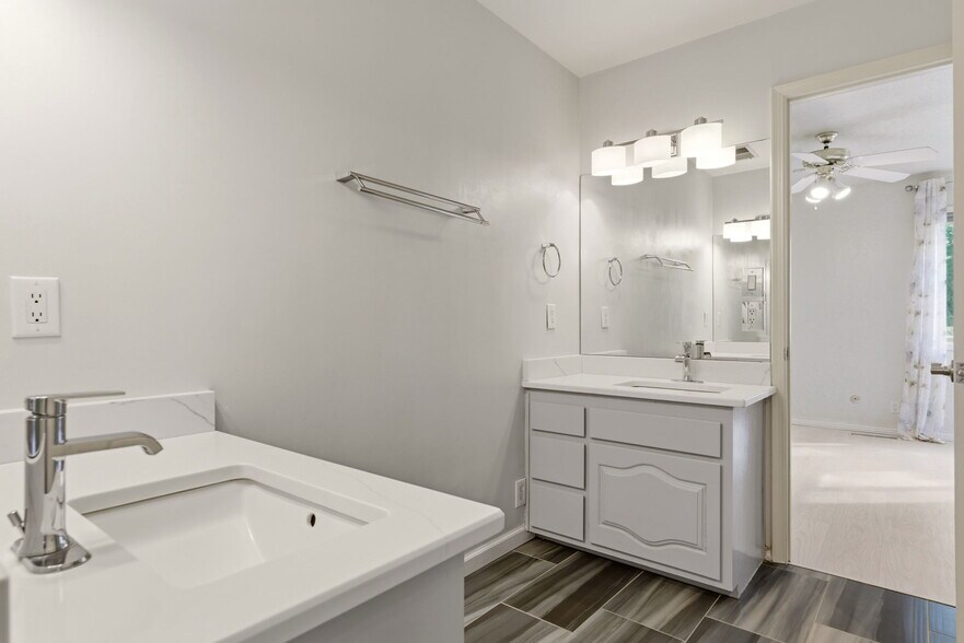 Building Photo - 9706 Tanoan Dr NE