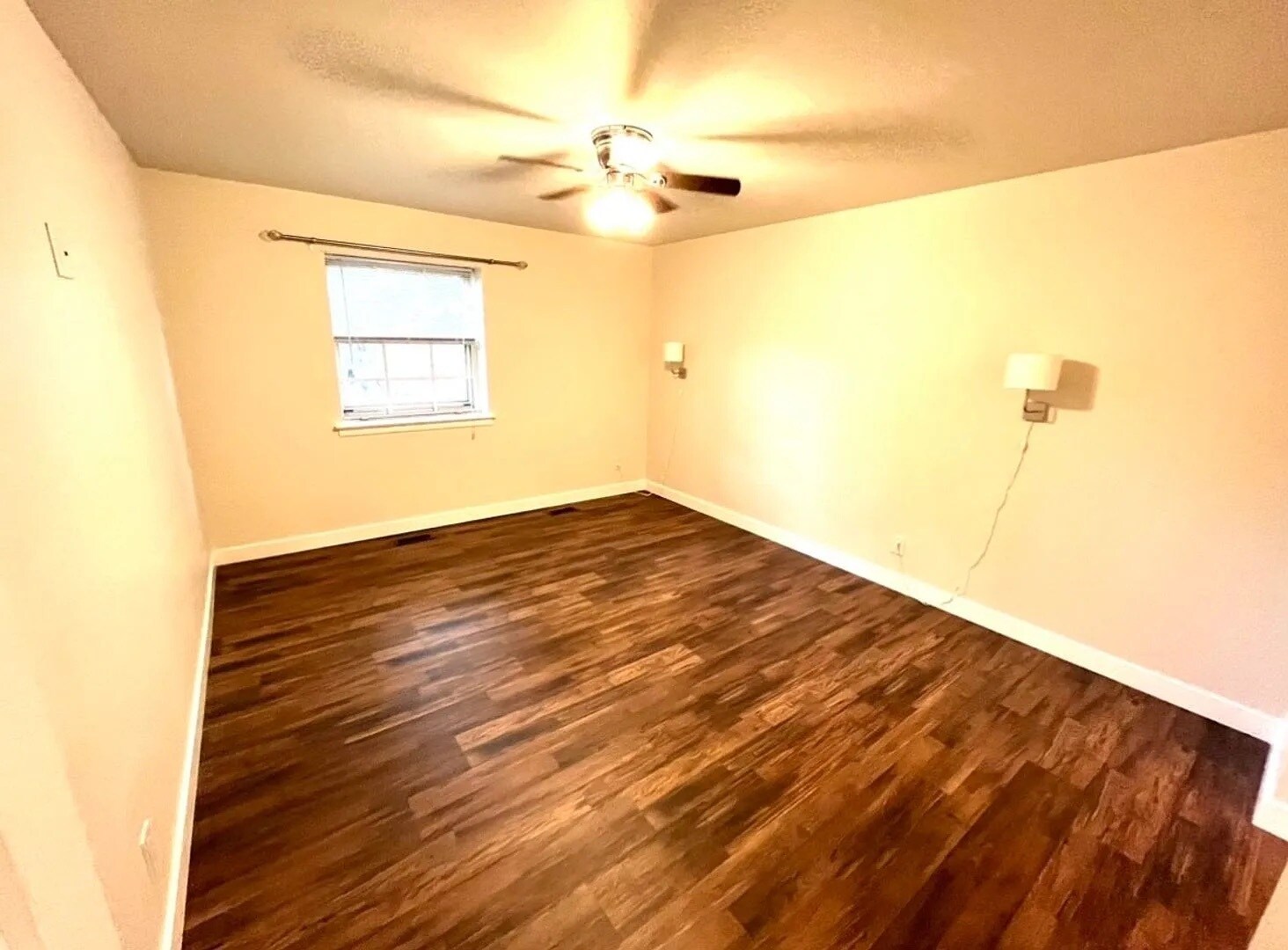 Building Photo - 429 Drummers Ln