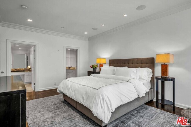 Building Photo - 11745 Montana Ave