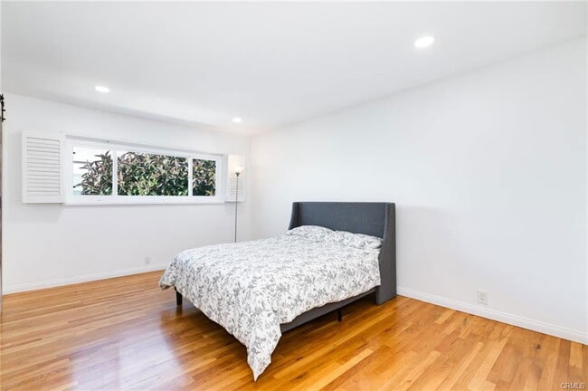 Building Photo - 3200 S Sepulveda Blvd