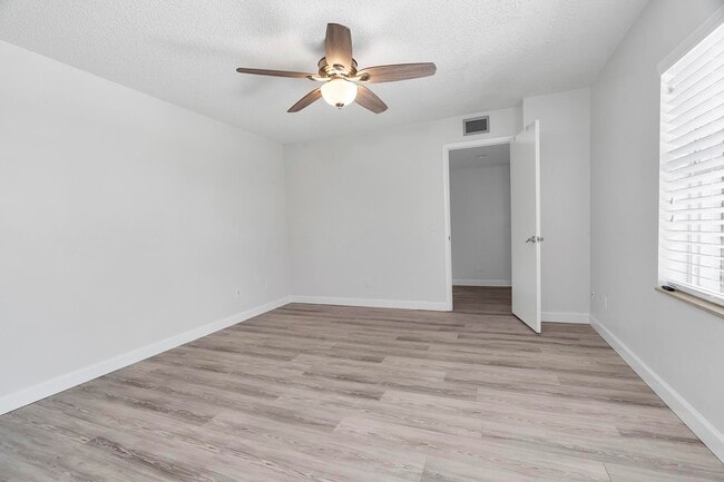 Building Photo - 8159 Andover Ct