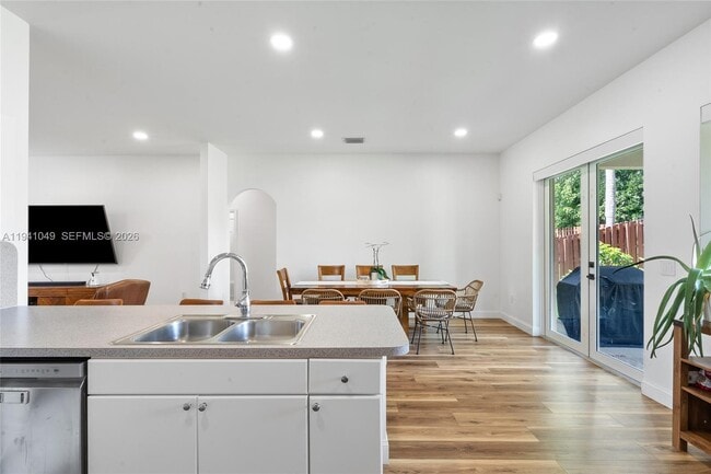 Building Photo - 2630 Dunwoodie Pl