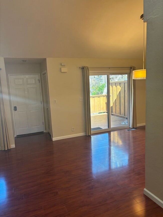 Building Photo - Two Bedroom Two Bath, plus Office Townhouse in Aptos