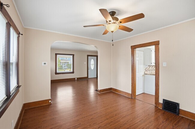 Building Photo - 1033 Forest Ave