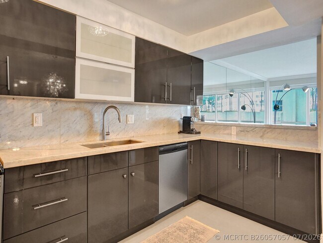 Building Photo - 3430 Galt Ocean Dr