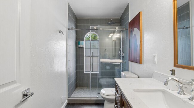 Building Photo - 2929 N 55th Pl