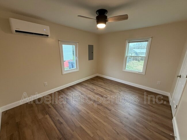 Building Photo - 1101 N Wilcox Dr