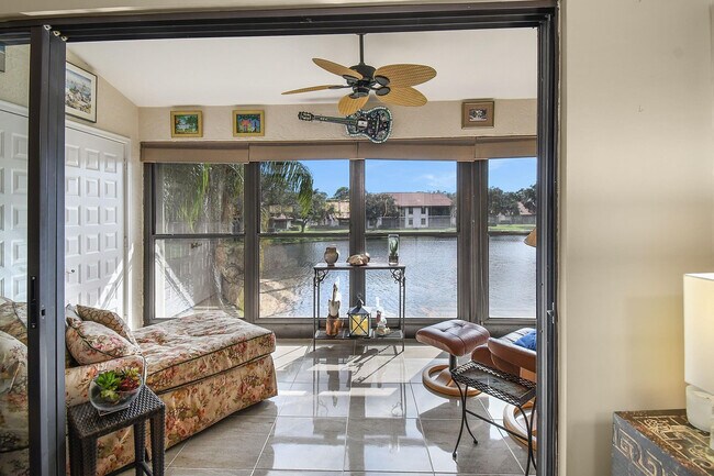 Building Photo - 6040 SE Martinique Dr