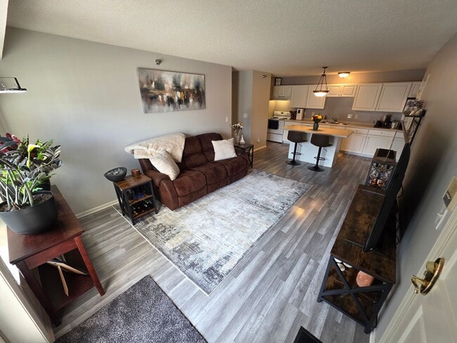 Building Photo - Main floor 2br condo Available!