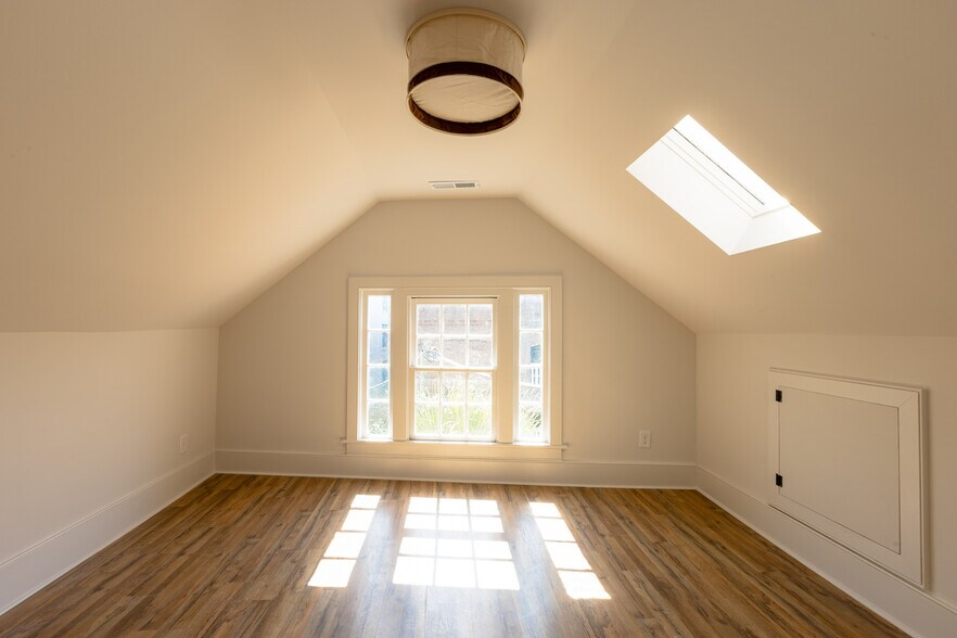 Building Photo - 82 Wentworth St