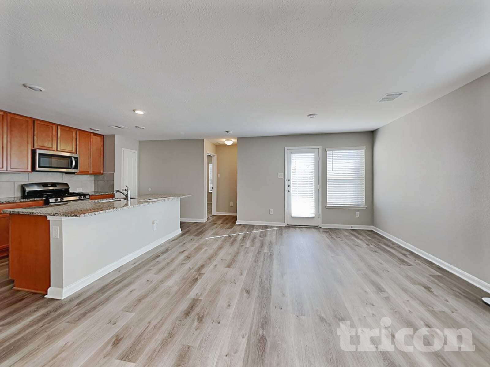 Building Photo - 20660 Dunrobin Dr