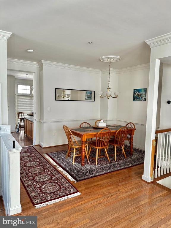 Building Photo - 1607 Seneca Ave