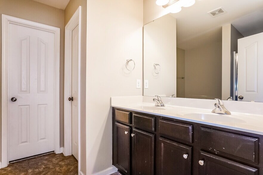 Building Photo - 5022 Gailardia Drive