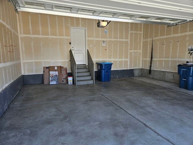 Building Photo - 3 Bed 2.5 Bath Home In Commerce City