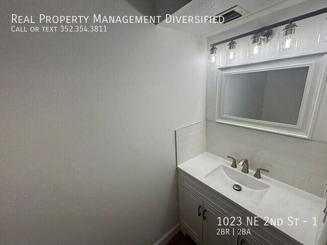 Building Photo - 1023 NE 2nd St