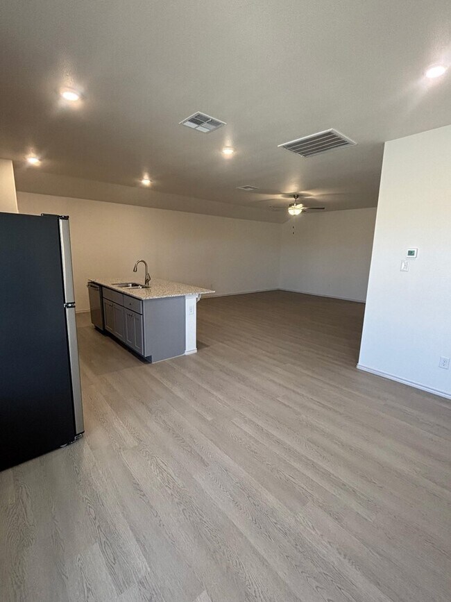 Building Photo - 2514 S Co Rd 1101