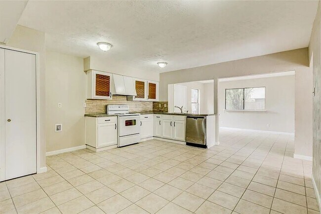 Building Photo - 1316 Royster Rd