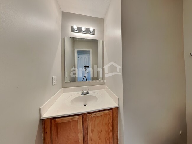 Building Photo - 2001 Moonstone Ln