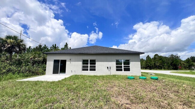 Building Photo - Spacious 3-Bedroom Home with Garage & Pati...
