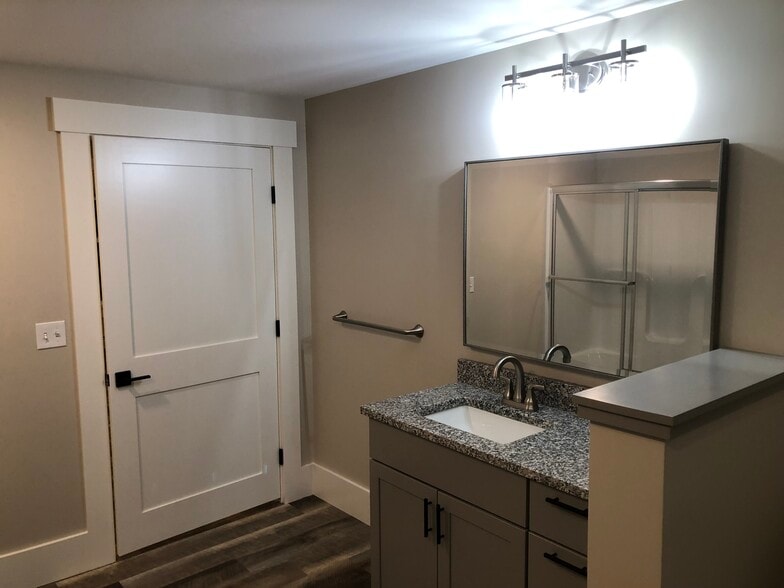 Building Photo - 556 Water St