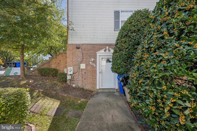 Building Photo - 14910 Cherrywood Dr