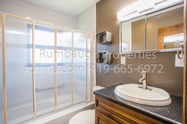 Building Photo - 614 W Ford Ave