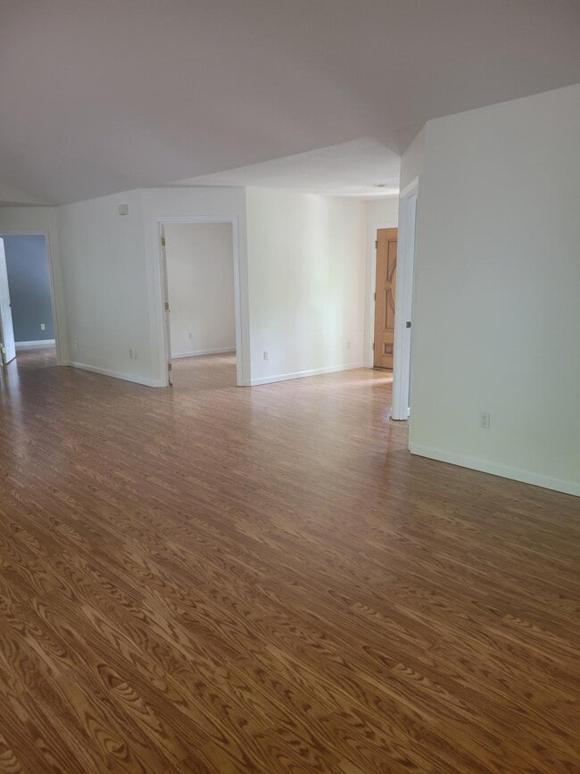 Building Photo - 11 Milnor Cir