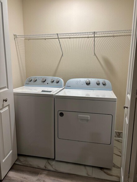 Building Photo - 2504 Aventurine St