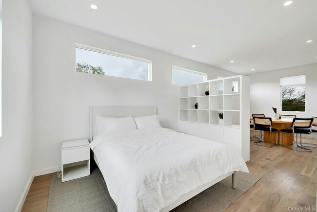 Building Photo - 420 Old Farm Rd