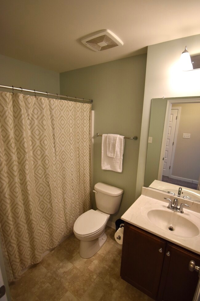 Building Photo - 8043 Rutland Village Dr