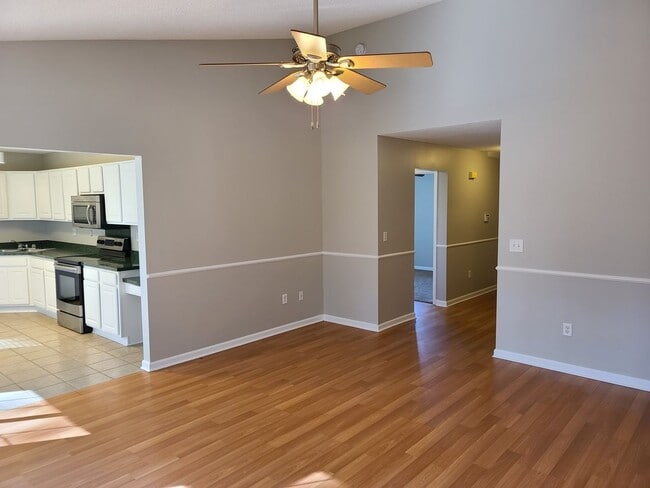 Building Photo - Conveniently located in a quiet cul-de-sac