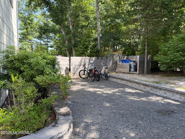 Building Photo - 25 Highland Dr