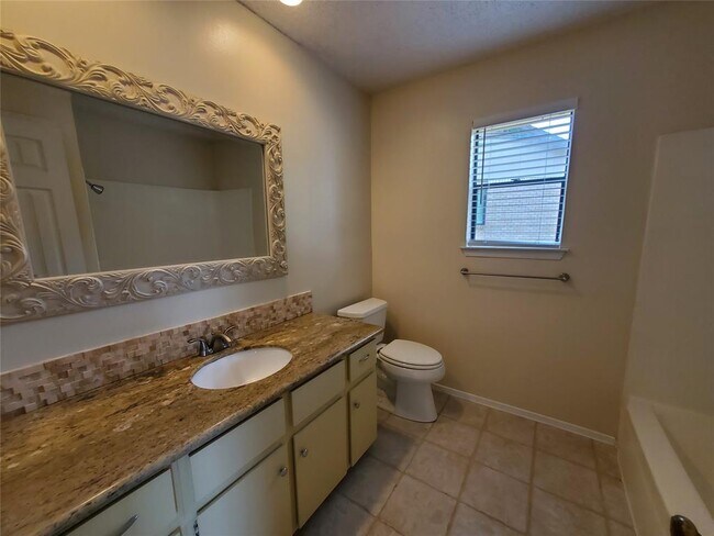 Building Photo - 1205 Doonesbury Dr