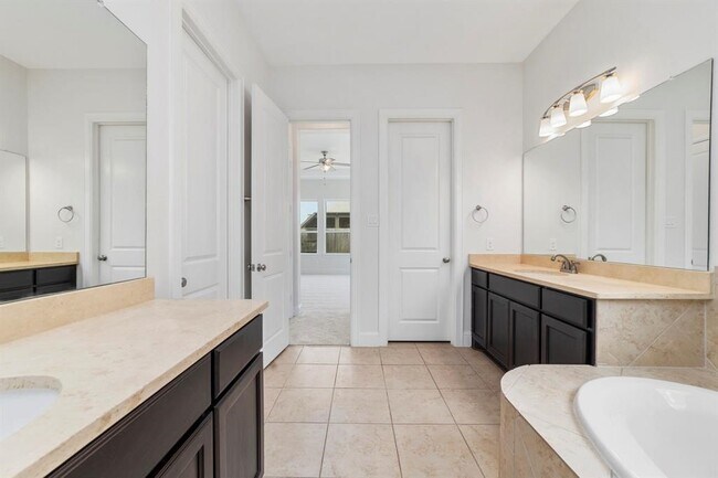 Building Photo - 9814 Carver Dr