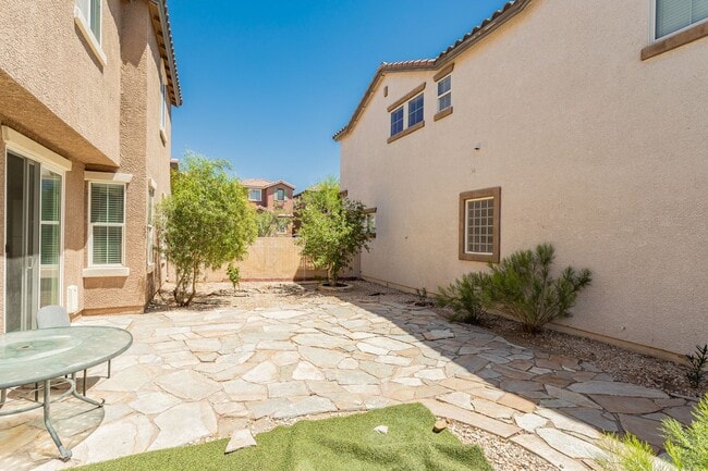 Building Photo - 8611 Splendid Leaf Ct