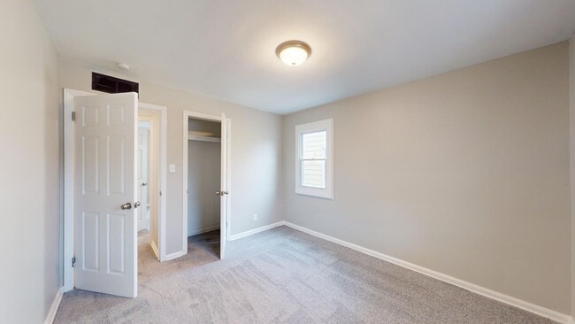 Building Photo - Old Brooklyn - 3 Bedroom Single Family Home