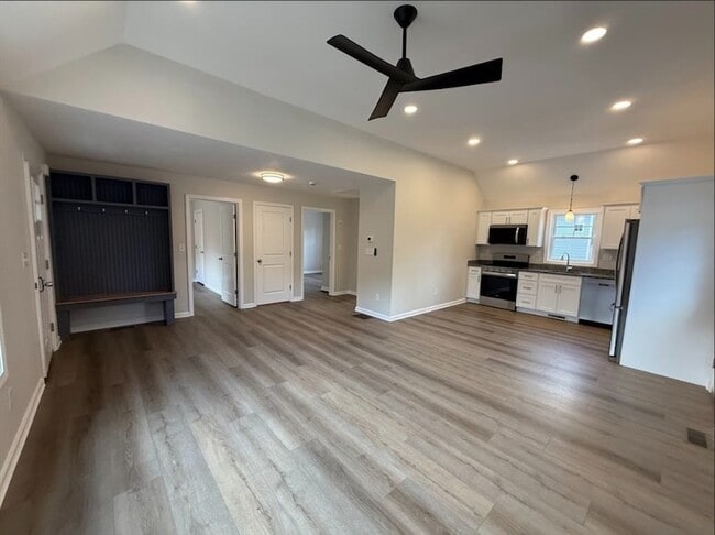 Building Photo - 265 Dunstable Rd