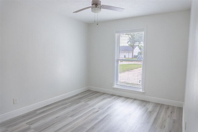 Building Photo - 609 Oak Harbor Dr