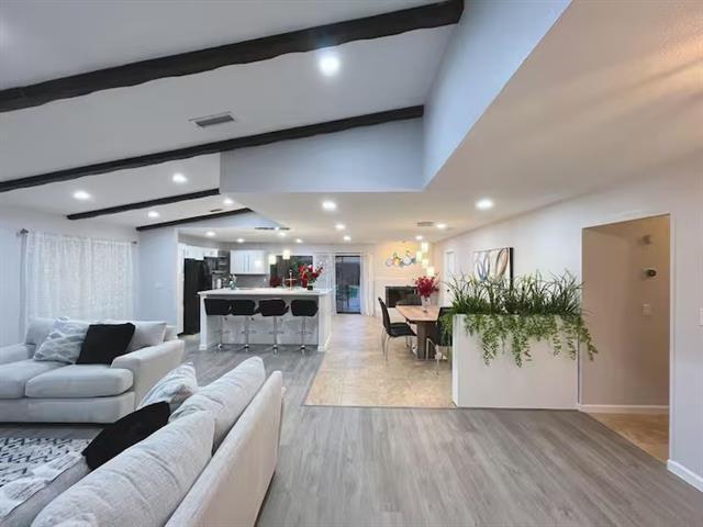 Building Photo - 1914 E Spring Valley Rd