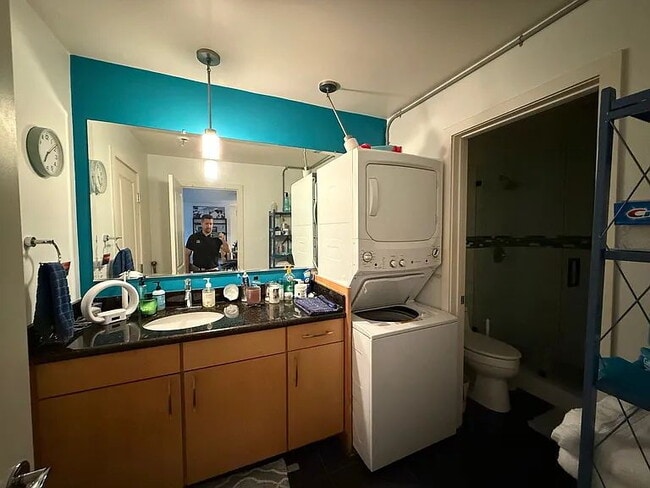 Building Photo - "Charming 1-Bed Oasis in San Diego's Heart – Your Perfect Urban Retreat!"