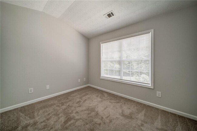 Building Photo - 132 Diamond Ridge Ave