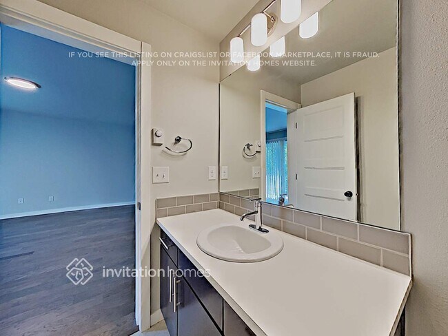 Building Photo - 11211 14th Pl SE