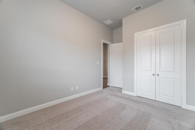 Building Photo - 2344 Goldenglade Dr