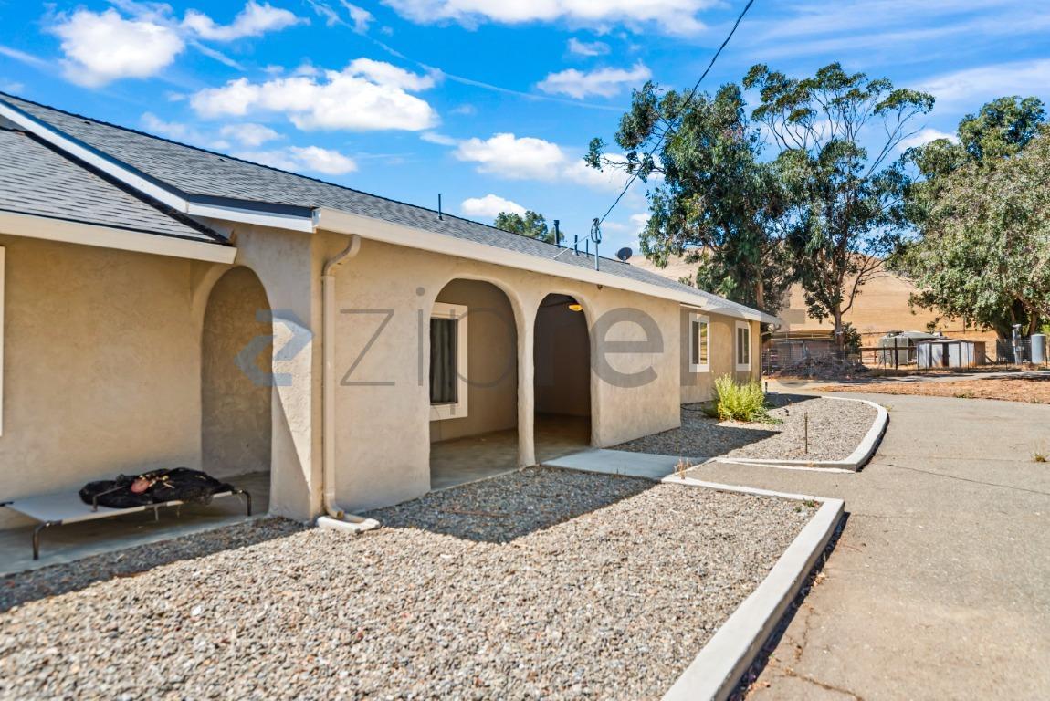 Building Photo - Unit