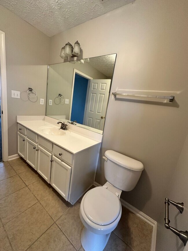 Building Photo - 9215 Eminence Ct
