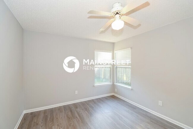 Building Photo - 3 Bedroom Pet-Friendly Home in Fernandina Beach, FL with Main Street Renewal