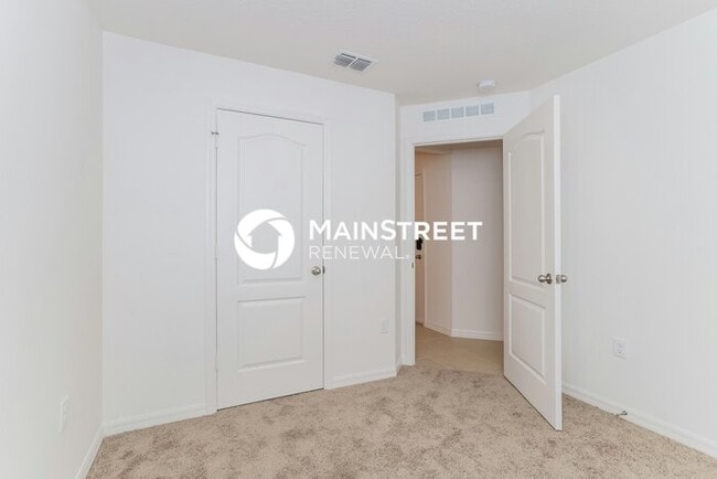 Building Photo - 5 Bedroom Pet-Friendly Home in Mascotte, FL with Main Street Renewal