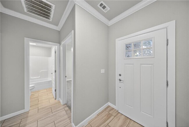 Building Photo - 440 Willow Dr
