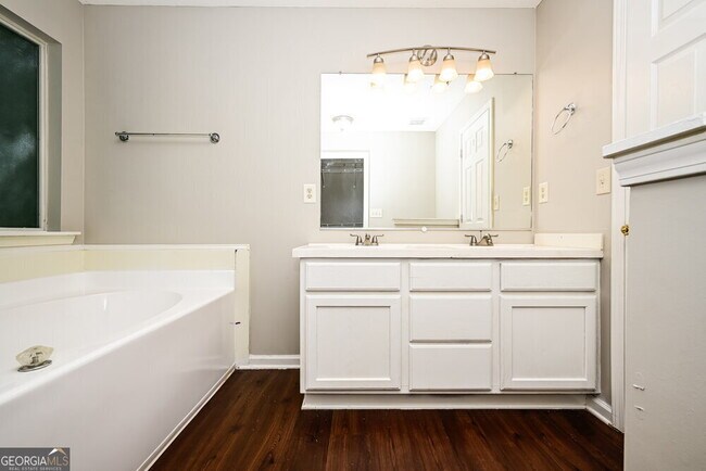 Building Photo - 4107 Shoreside Cir SW
